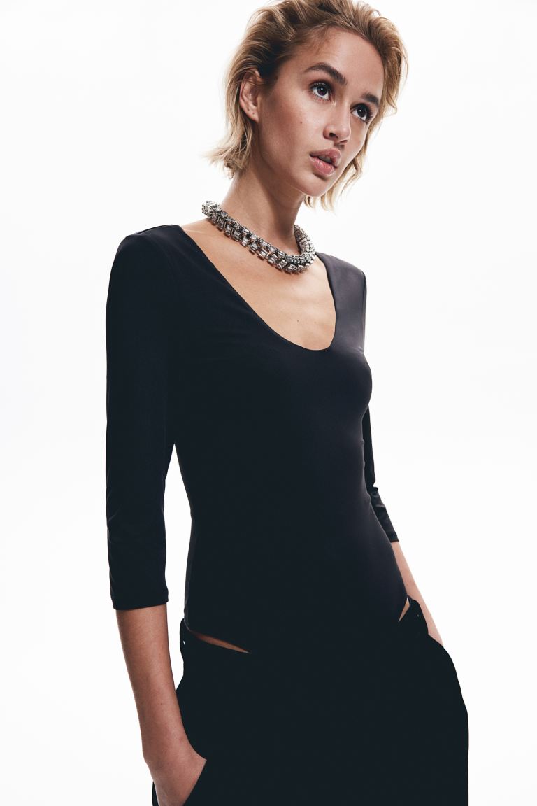 Scoop-neck thong body