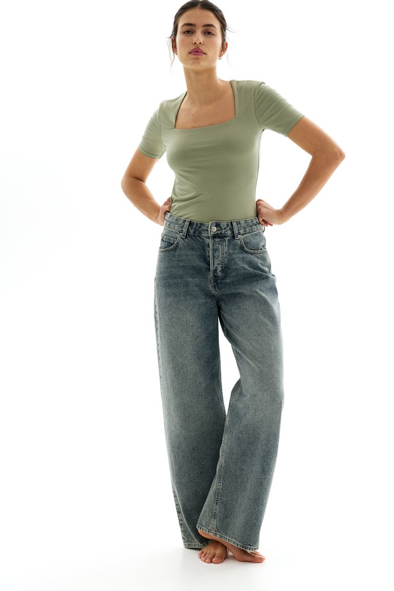 Square-neck top