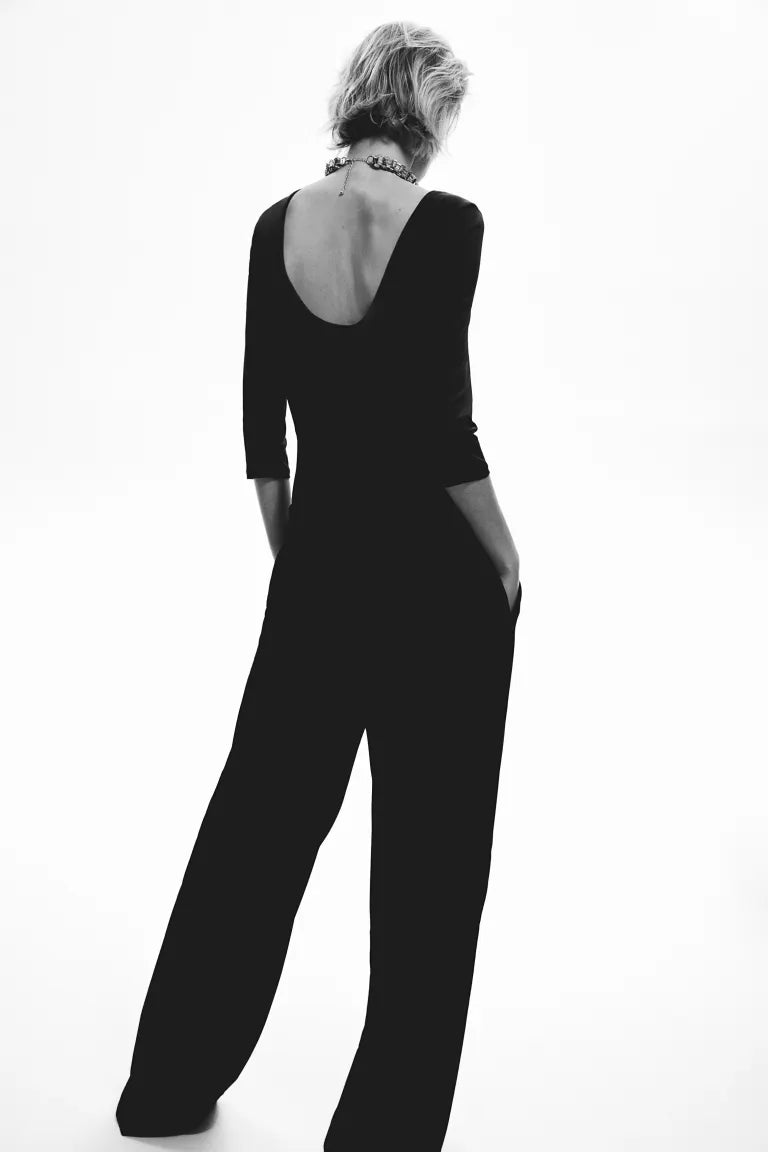 Scoop-neck thong body